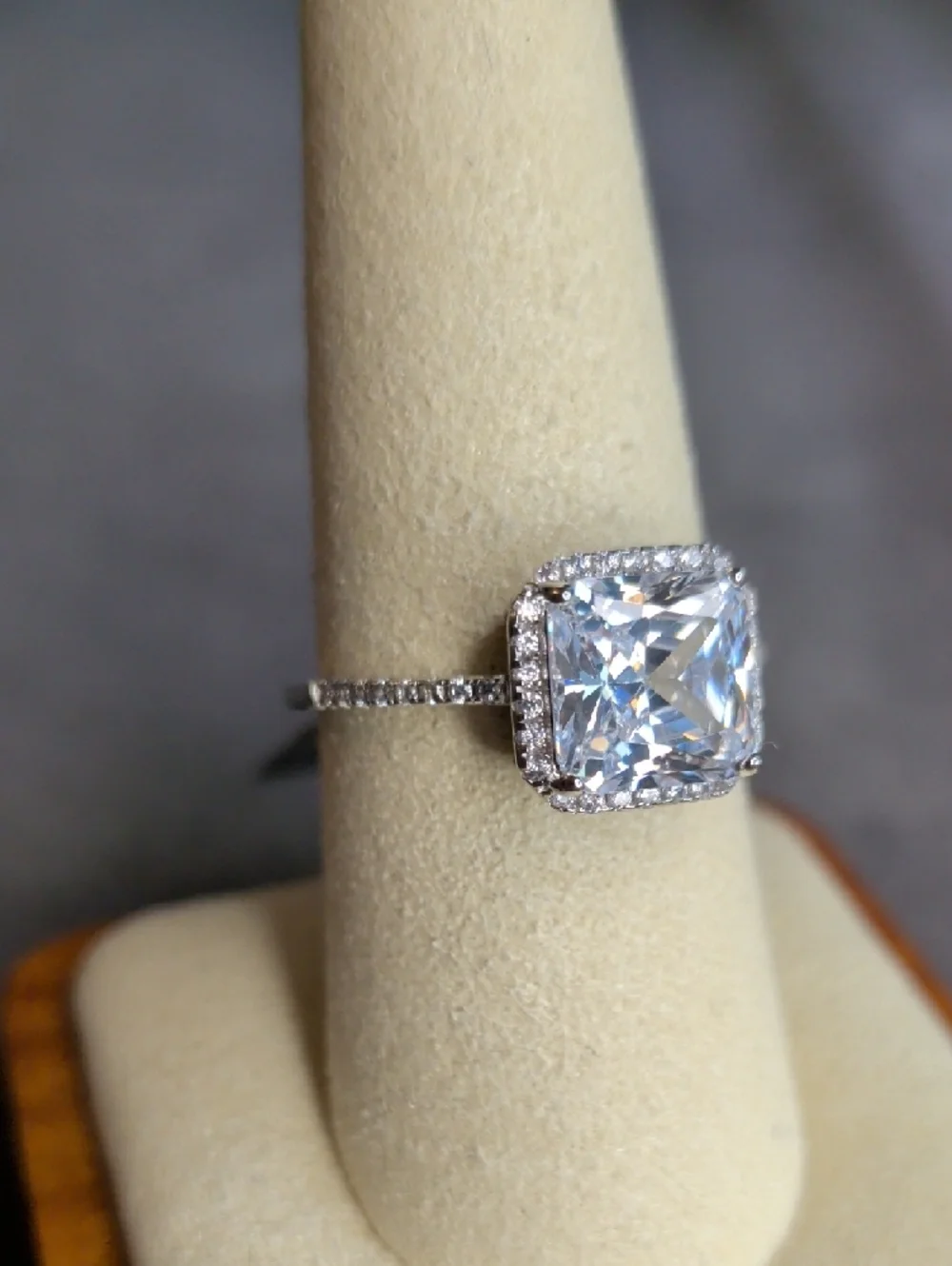 Halo Engagement Ring - 925 Sterling Silver - Cubic Zirconia